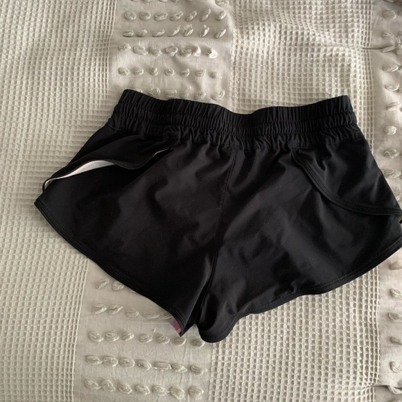 Aritzia TNA Athletic Shorts - Picture 2 of 3